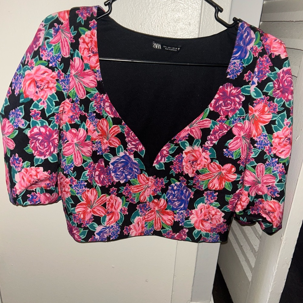 Zara Women's Floral Crop Top - Black and Pink